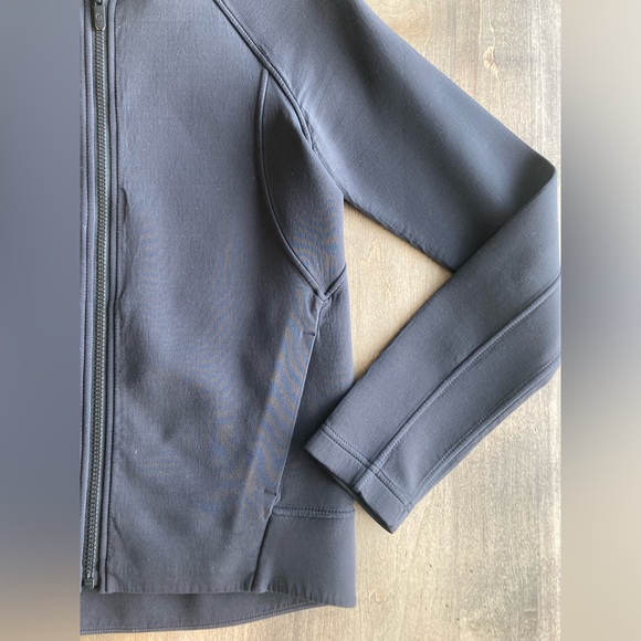 Lululemon Embrace the Space Jacket - Picture 2 of 10